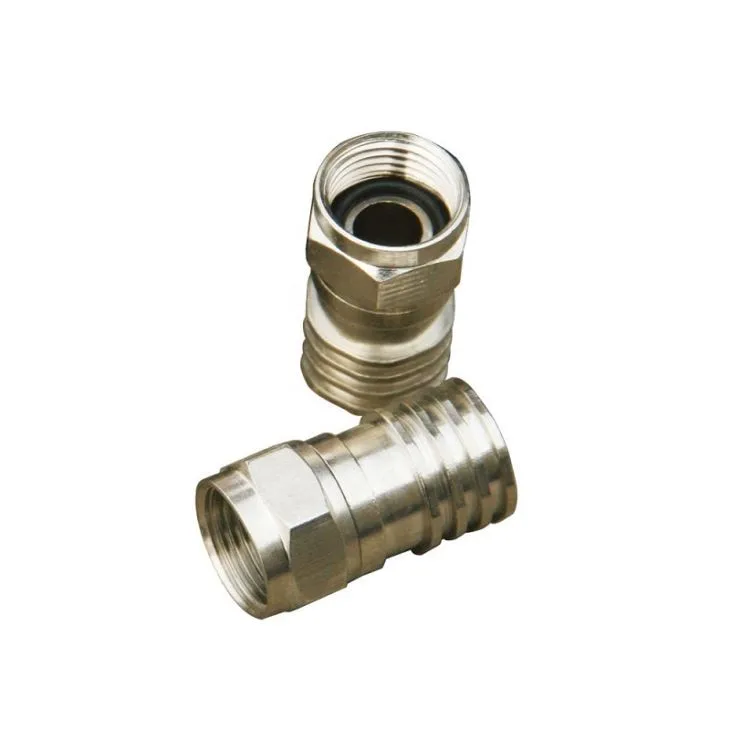 আরজি 11 সংযোজকগুলিকে ক্রিমিং করছে